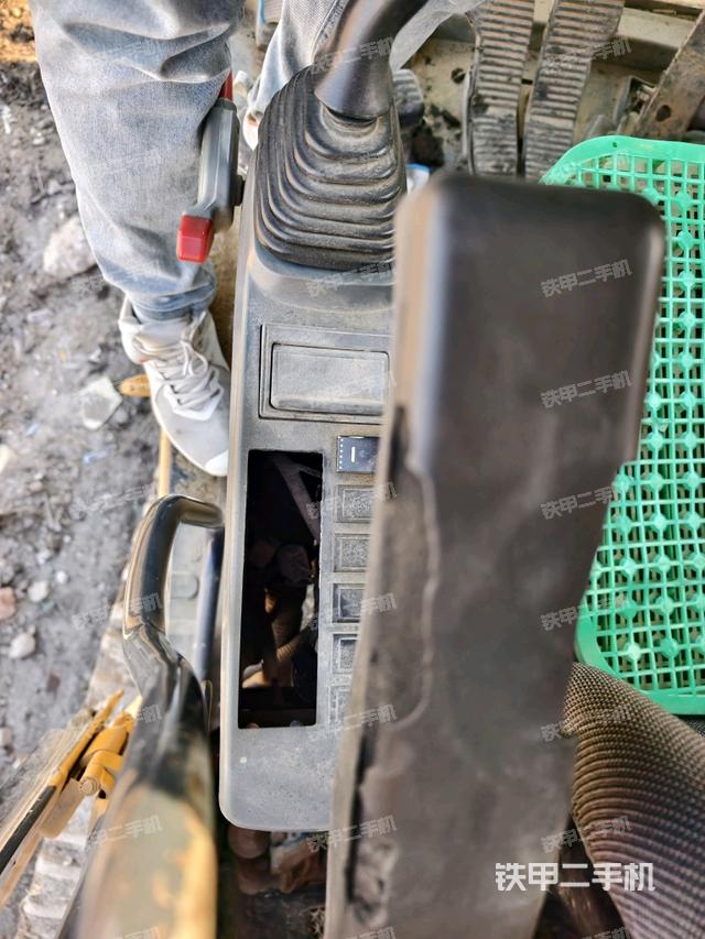 座椅左側(cè)控制臺/音響/含左手柄（駕駛室部分）