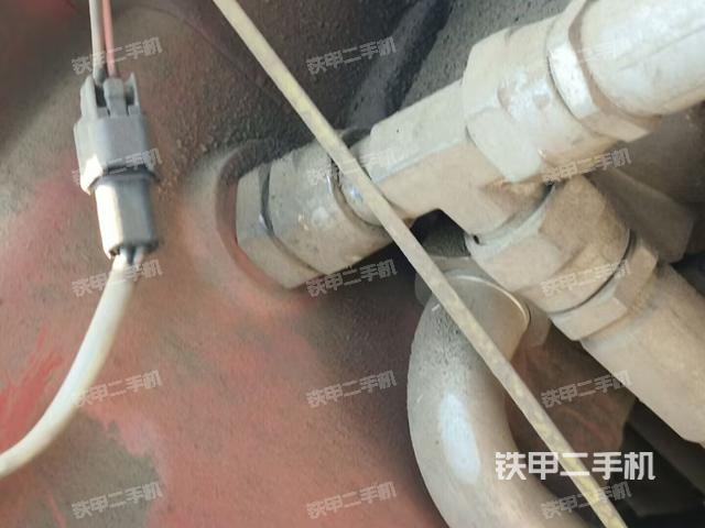 液壓泵艙室正面整體(整機外觀) 液壓泵艙室正面整體(整機外觀)