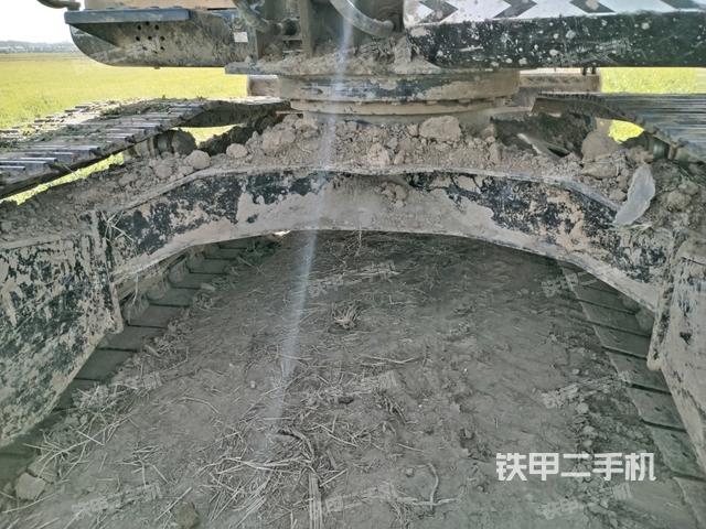 轉(zhuǎn)盤和下車架正前(工作和回轉(zhuǎn)裝置) 轉(zhuǎn)盤和下車架正前(工作和回轉(zhuǎn)裝置)