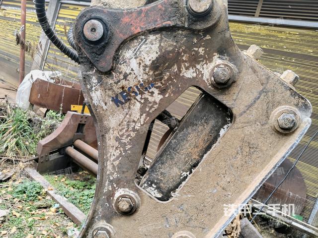 小臂整體左后(工作和回轉(zhuǎn)裝置) 小臂整體左后(工作和回轉(zhuǎn)裝置)