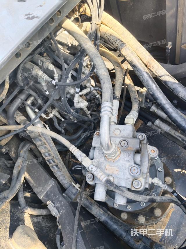 回轉(zhuǎn)馬達和主控閥（整機外觀）