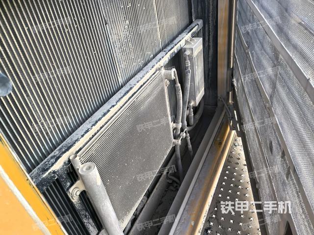 散熱器正面（大件艙室）