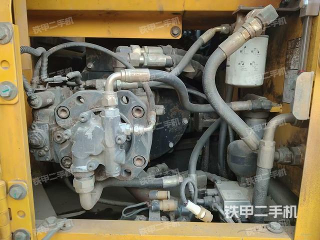 液壓泵艙室正面整體(整機(jī)外觀) 液壓泵艙室正面整體(整機(jī)外觀)