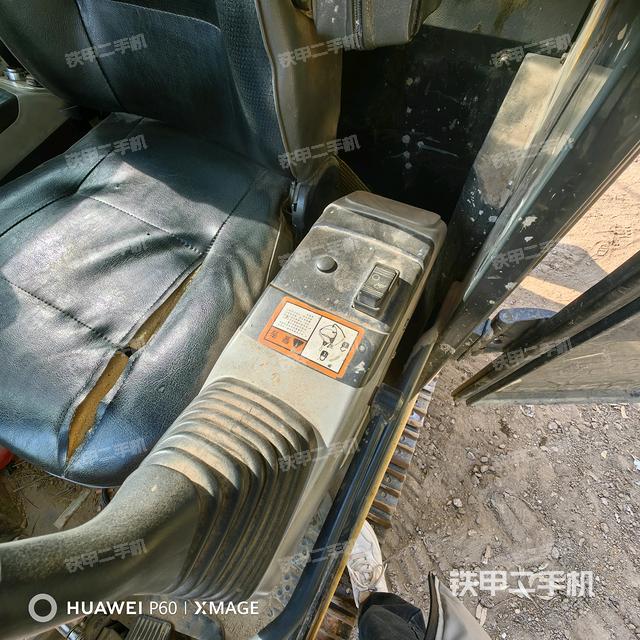 座椅左側控制臺/音響/含左手柄（駕駛室部分）