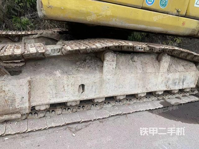 單側(cè)履帶整體(整機(jī)外觀) 單側(cè)履帶整體(整機(jī)外觀)