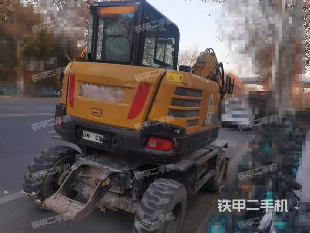 三一重工SY65W挖掘机的设备实拍-第2张实拍照片