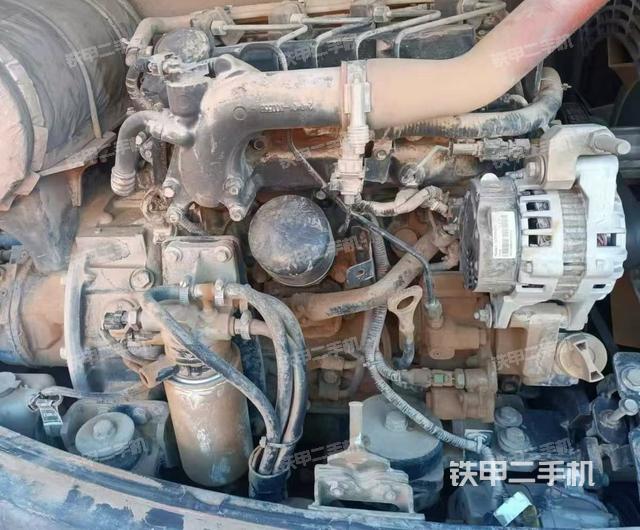 回轉(zhuǎn)馬達(dá)和主控閥（整機(jī)外觀）