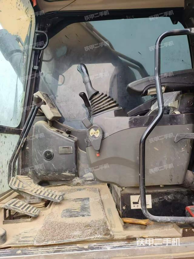 駕駛室整體（整機(jī)外觀）