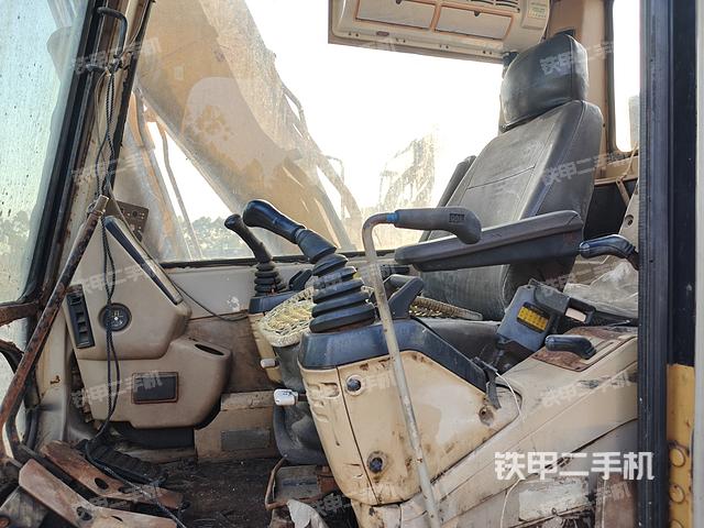 驾驶室整体（整机外观）