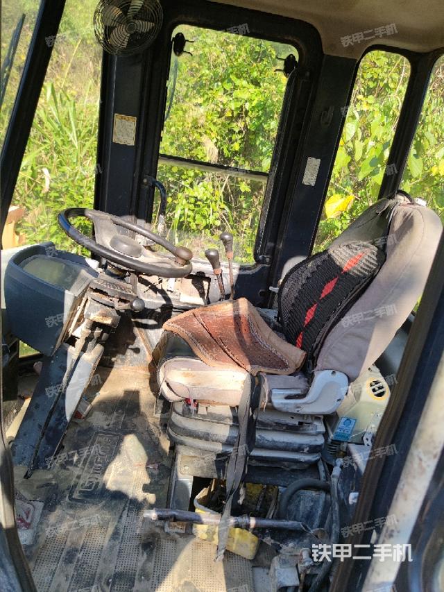 駕駛室內(nèi)部（駕駛室部分）