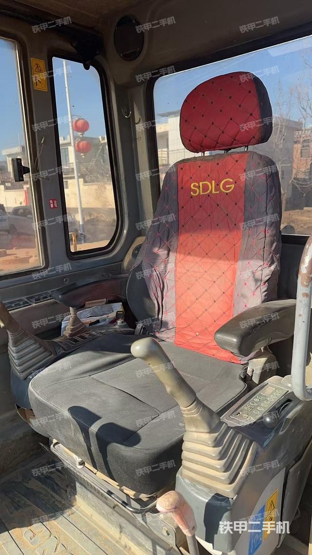 駕駛室整體（整機外觀）