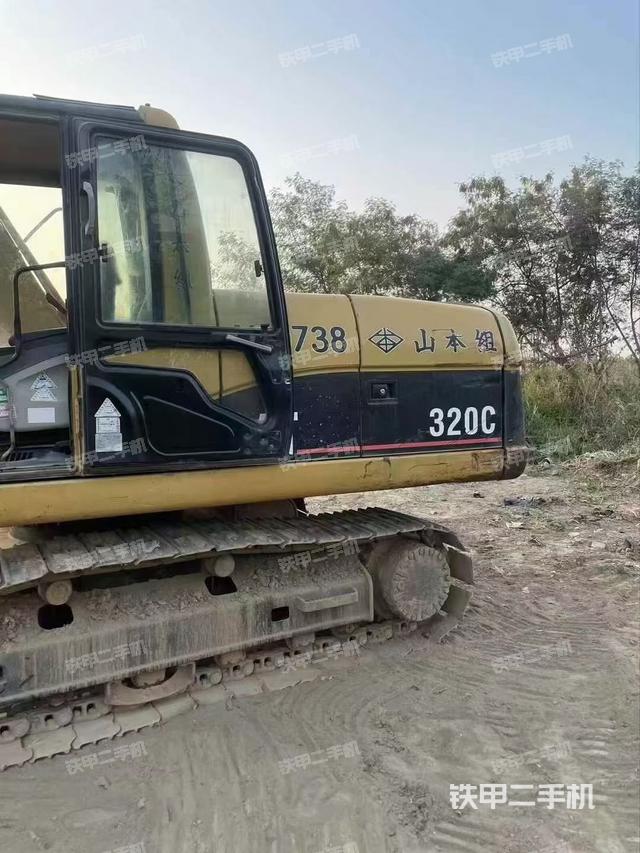 驾驶室顶部（整机外观）