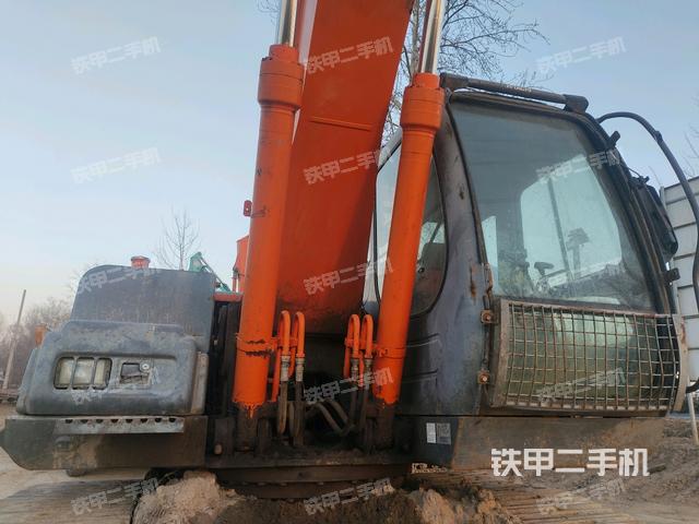 轉(zhuǎn)盤和下車架正前（工作和回轉(zhuǎn)裝置）