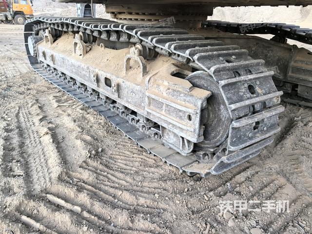 左側(cè)行走馬達蓋板（行走機構(gòu)）