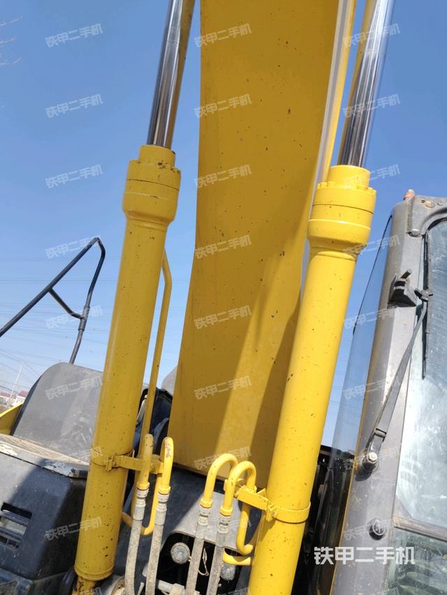 大臂油缸整體?豎拍（工作和回轉(zhuǎn)裝置）