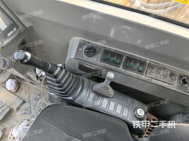 座椅左側(cè)控制臺/音響/含左手柄（駕駛室部分）