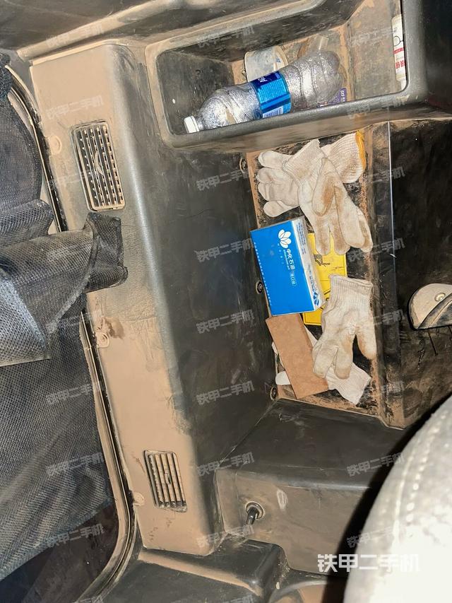 座椅后部(駕駛室部分) 座椅后部(駕駛室部分)