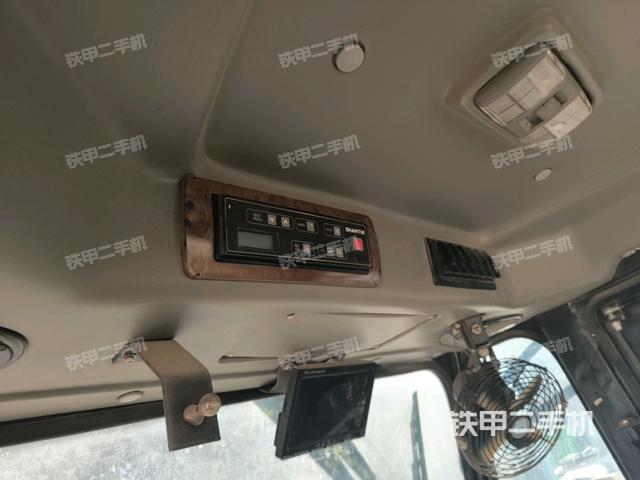 儀表盤全景（壓路機(jī)駕駛室）