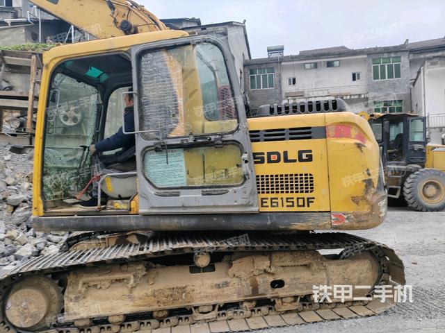 散熱器正面(大件艙室) 散熱器正面(大件艙室)