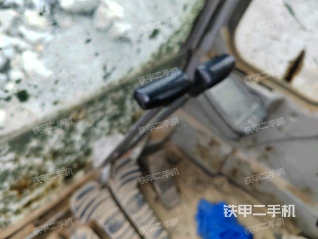 后窗玻璃角標(駕駛室部分) 后窗玻璃角標(駕駛室部分)