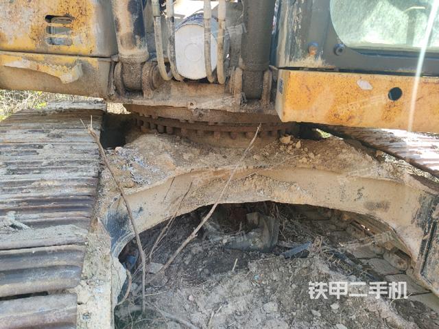 轉(zhuǎn)盤和下車架正前(工作和回轉(zhuǎn)裝置) 轉(zhuǎn)盤和下車架正前(工作和回轉(zhuǎn)裝置)