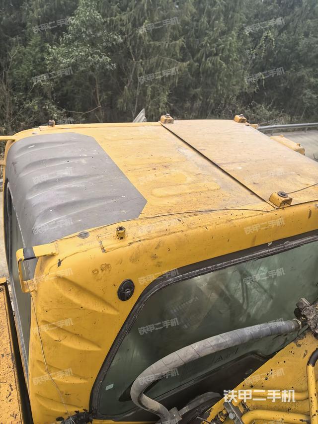 驾驶室顶部（整机外观）