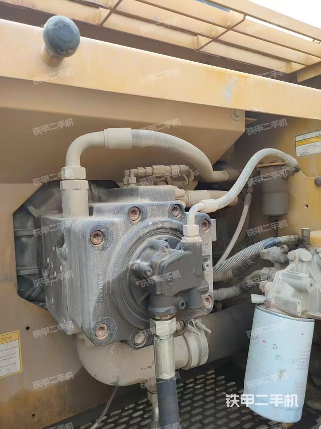 液壓泵艙室正面整體（整機(jī)外觀）