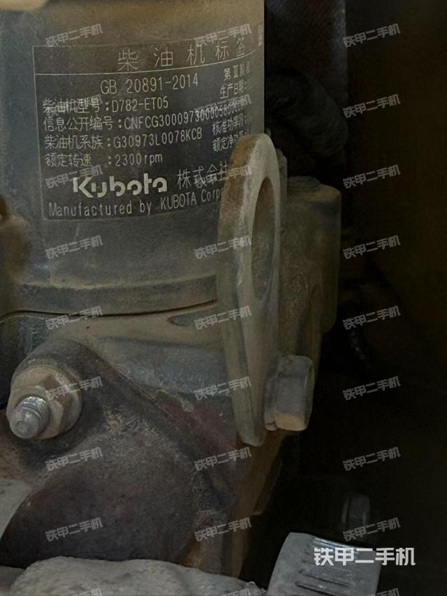 回轉(zhuǎn)馬達(dá)和主控閥（整機(jī)外觀）