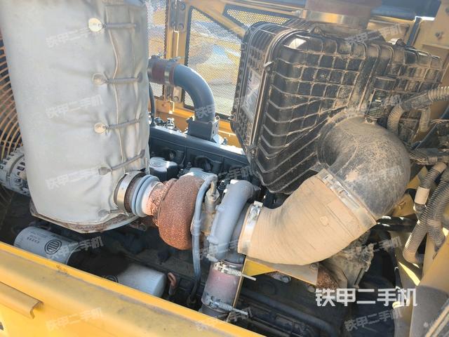 發(fā)動機右側(cè)全景(推土機發(fā)動機艙) 發(fā)動機右側(cè)全景(推土機發(fā)動機艙)