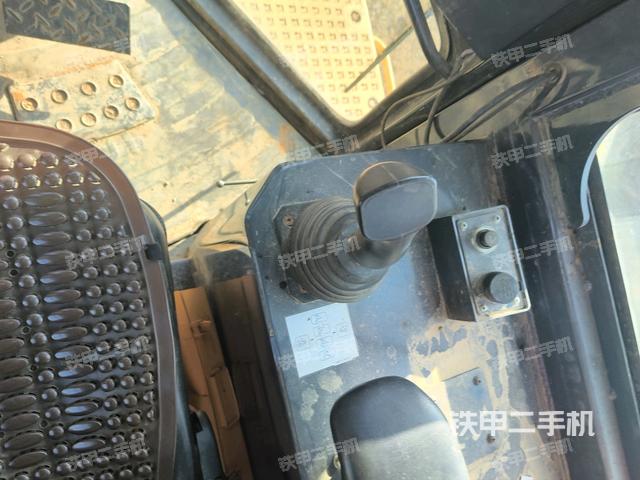 操作手柄左(推土機駕駛室) 操作手柄左(推土機駕駛室)