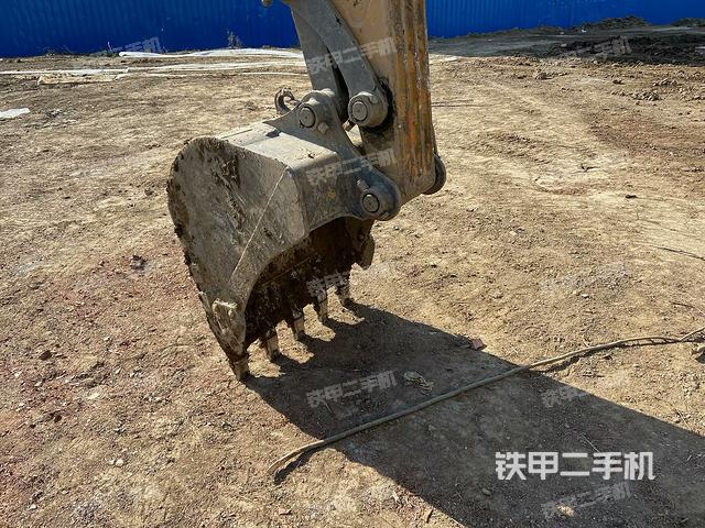 鏟斗右后整體(工作和回轉(zhuǎn)裝置) 鏟斗右后整體(工作和回轉(zhuǎn)裝置)
