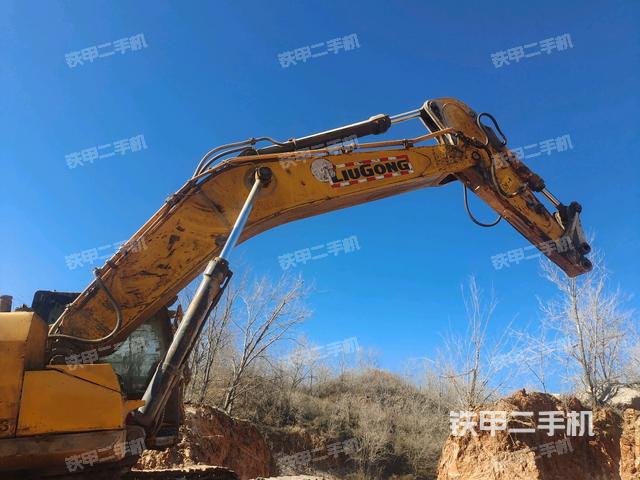 大臂油缸整體?豎拍（工作和回轉(zhuǎn)裝置）