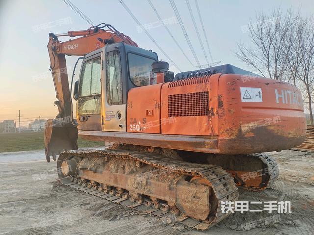 日立ZX210H-3G挖掘机的设备实拍-第3张实拍照片