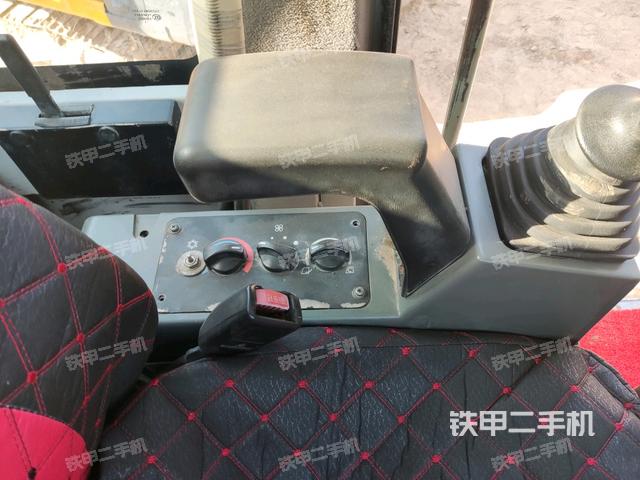 座椅左側控制臺/音響/含左手柄（駕駛室部分）