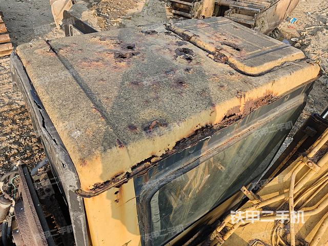 驾驶室顶部（整机外观）