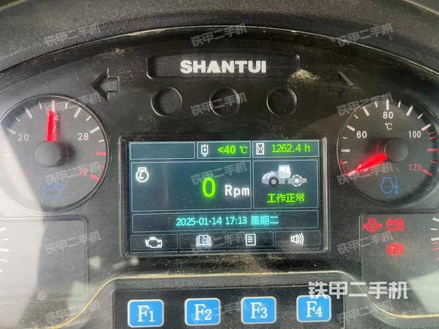 左側(cè)正面照（壓路機(jī)駕駛室）