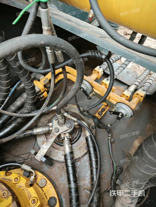 中央回轉(zhuǎn)接頭特寫（上車部件）