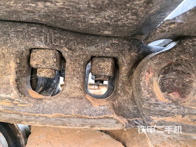 右側(cè)行走馬達蓋板（行走機構(gòu)）