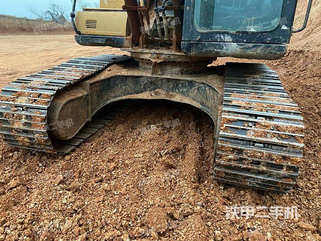 轉(zhuǎn)盤和下車架正前(工作和回轉(zhuǎn)裝置) 轉(zhuǎn)盤和下車架正前(工作和回轉(zhuǎn)裝置)