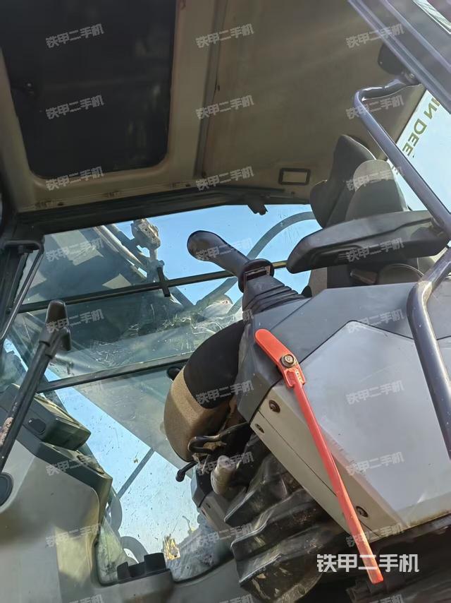 駕駛室整體(整機(jī)外觀) 駕駛室整體(整機(jī)外觀)