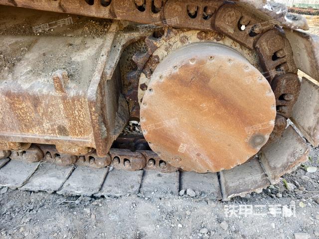 右驅(qū)動輪（行走機構(gòu)）