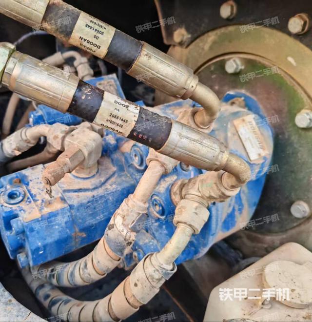 液壓泵艙室正面整體（整機(jī)外觀）