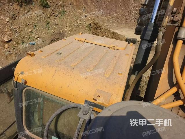 駕駛室頂部(整機外觀) 駕駛室頂部(整機外觀)