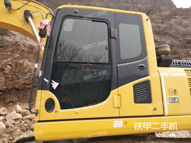 駕駛室頂部(整機(jī)外觀) 駕駛室頂部(整機(jī)外觀)