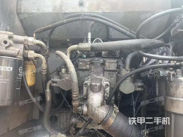 液壓泵艙室正面整體(整機(jī)外觀) 液壓泵艙室正面整體(整機(jī)外觀)