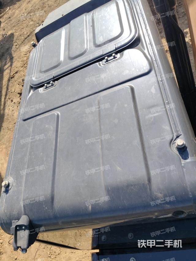 駕駛室頂部（整機外觀）