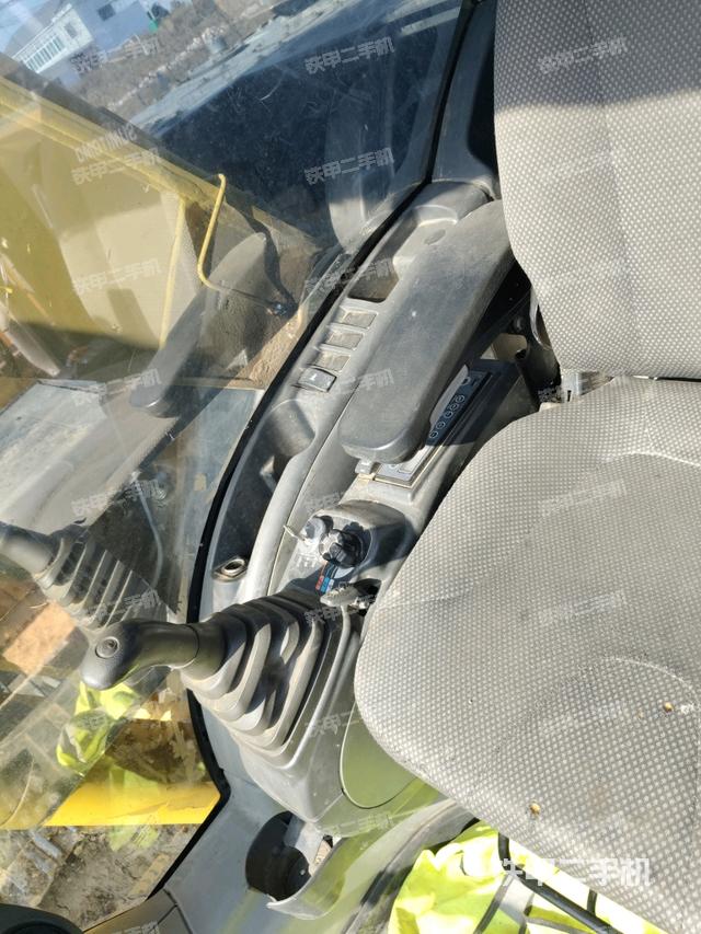 座椅右側(cè)控制臺(tái)/鑰匙門/油門/含右手柄（駕駛室部分）