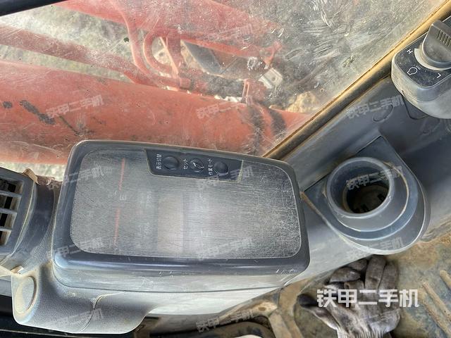 左后方玻璃角標(biāo)(駕駛室部分) 左后方玻璃角標(biāo)(駕駛室部分)