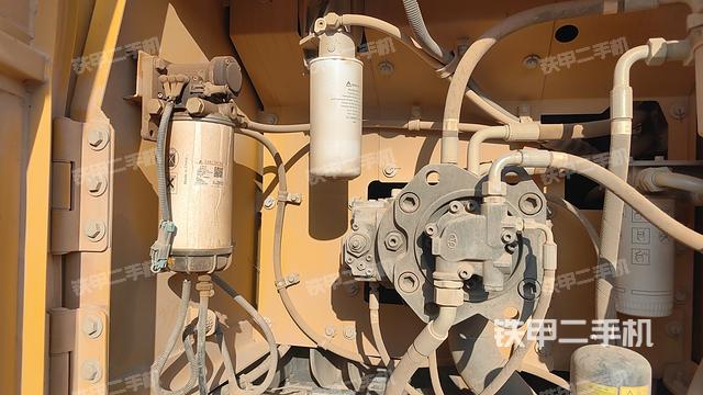 液壓泵艙室正面整體（整機(jī)外觀）