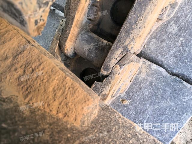 右側(cè)履帶整體（行走機構(gòu)）